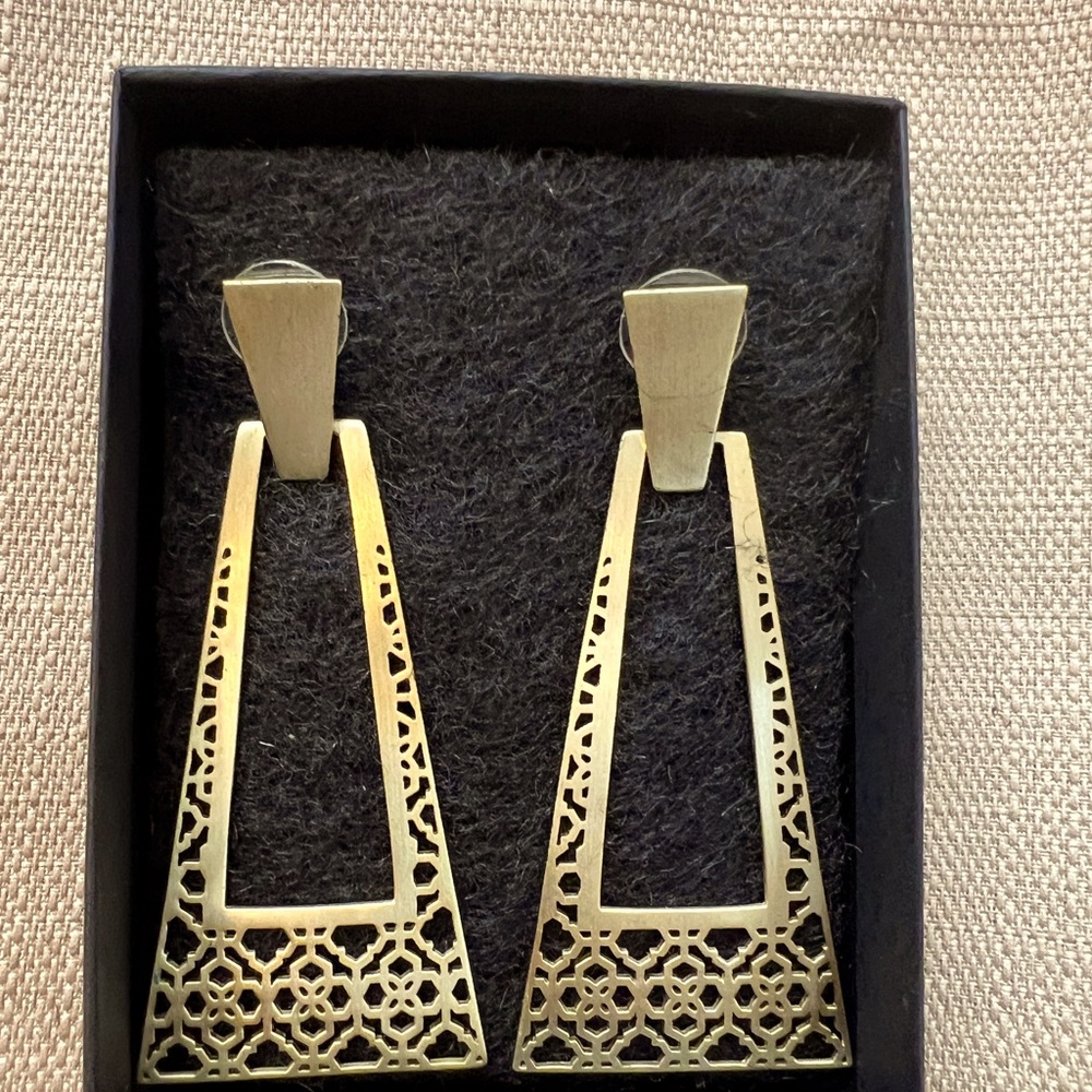 Never Worn-Size: 3"L x 1.34"W Gold Kendra Scott Kase Statement Earrings W/O Tags